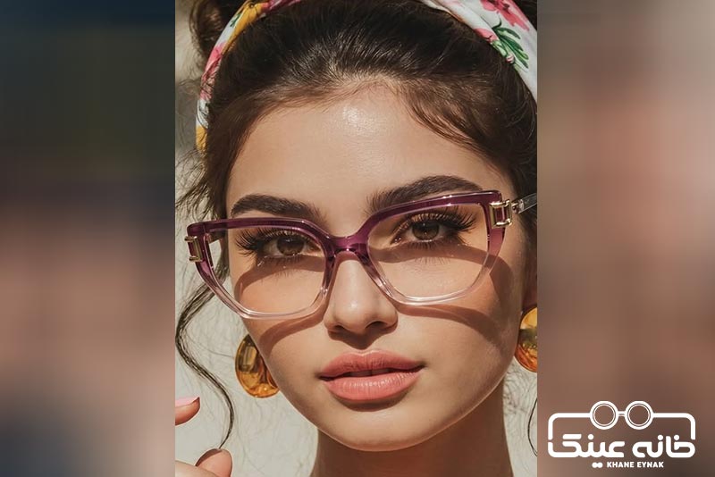خط چشم ظریف و مژه پررنگ با عینک