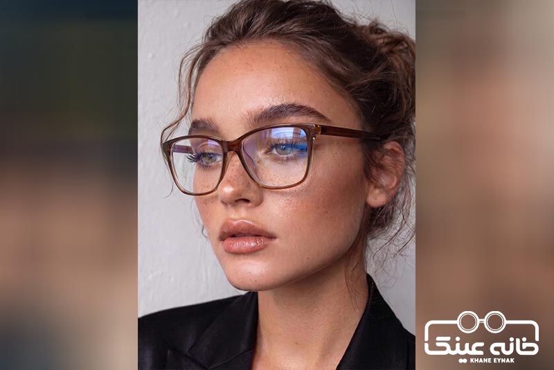 آرایش مات و مخملی با عینک